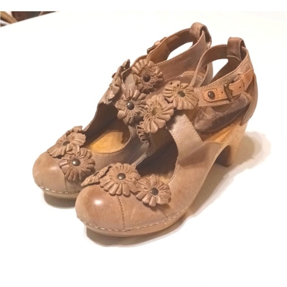 Anthropologie Miss Albright Flower Clogs size 8 - Picture 3 of 6